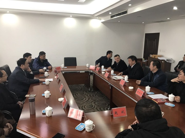 11-鞏義市委書記袁三軍、市人大主任李明楨、市政協(xié)主席談得勝、市委常委、市委辦主任朱軍、副市長劉軍杰、鞏東新區(qū)副主任劉亞濤等與太極實業(yè)董事長、十一科技法人代表趙振元、余才志、陳昌、何斌、趙斌、張松濤、趙遠(yuǎn)遠(yuǎn)、魏靜等會談.jpg